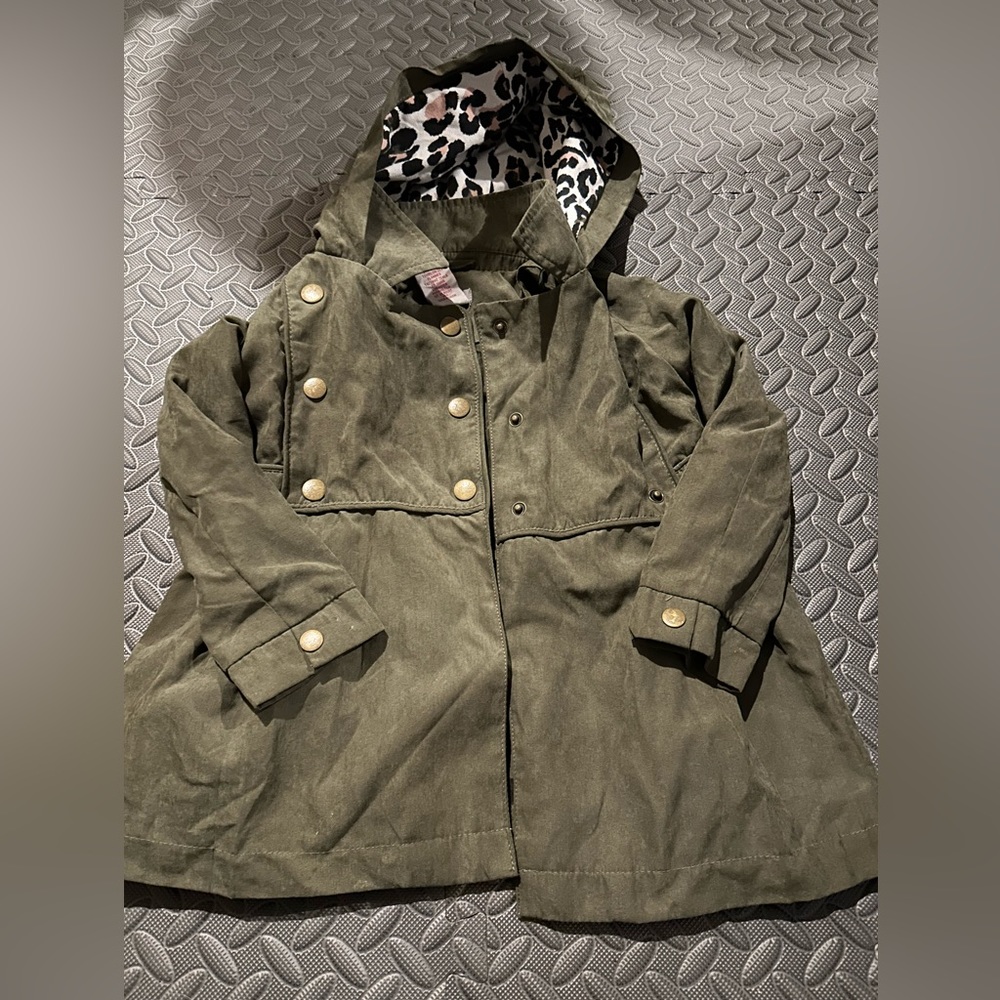 Tahari Girls Green Parka Style Coat, Size 3T, Button Close, pink pattern in hood
